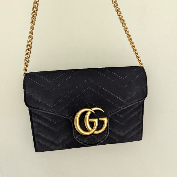 Black Gucci Marmont Velvet Crossbody Bag - Picture 2 of 15